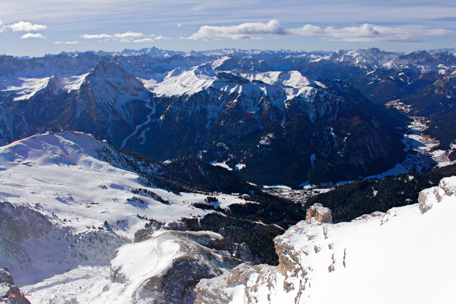 Вид на долину Val di Fassa c вершины Sass Pord